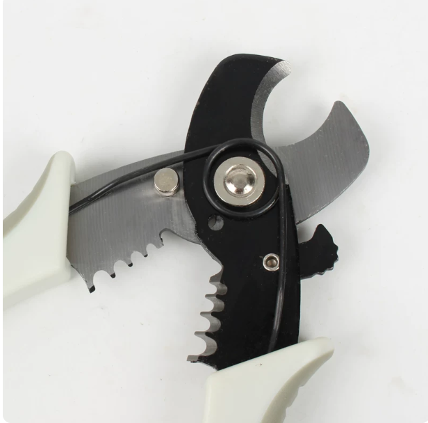 Kabelmesser und Abisolierwerkzeug